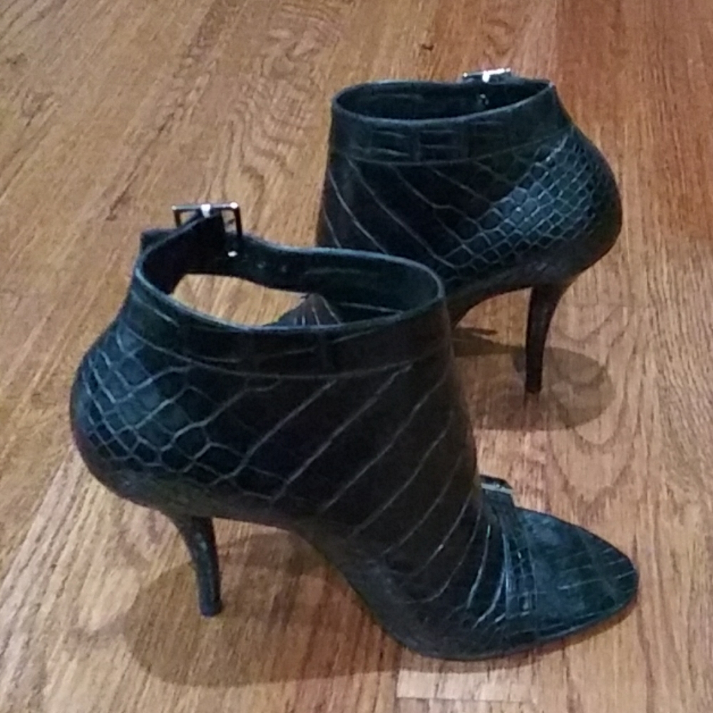 Roger Vivier black crocodile cutout bootie